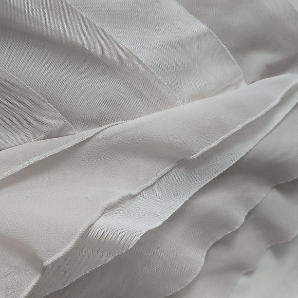 Express Shell with chiffon layers (cream and off white) - Picture 2 of 3